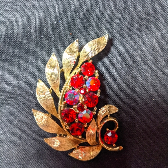 Lisner rhinestone brooch and earring set - Picture 4 of 4